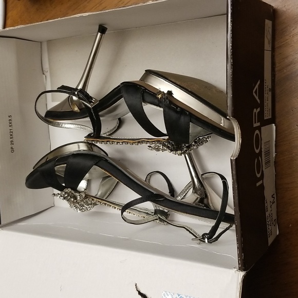 ICORA Black Bow Heeled Sandals - Picture 12 of 13